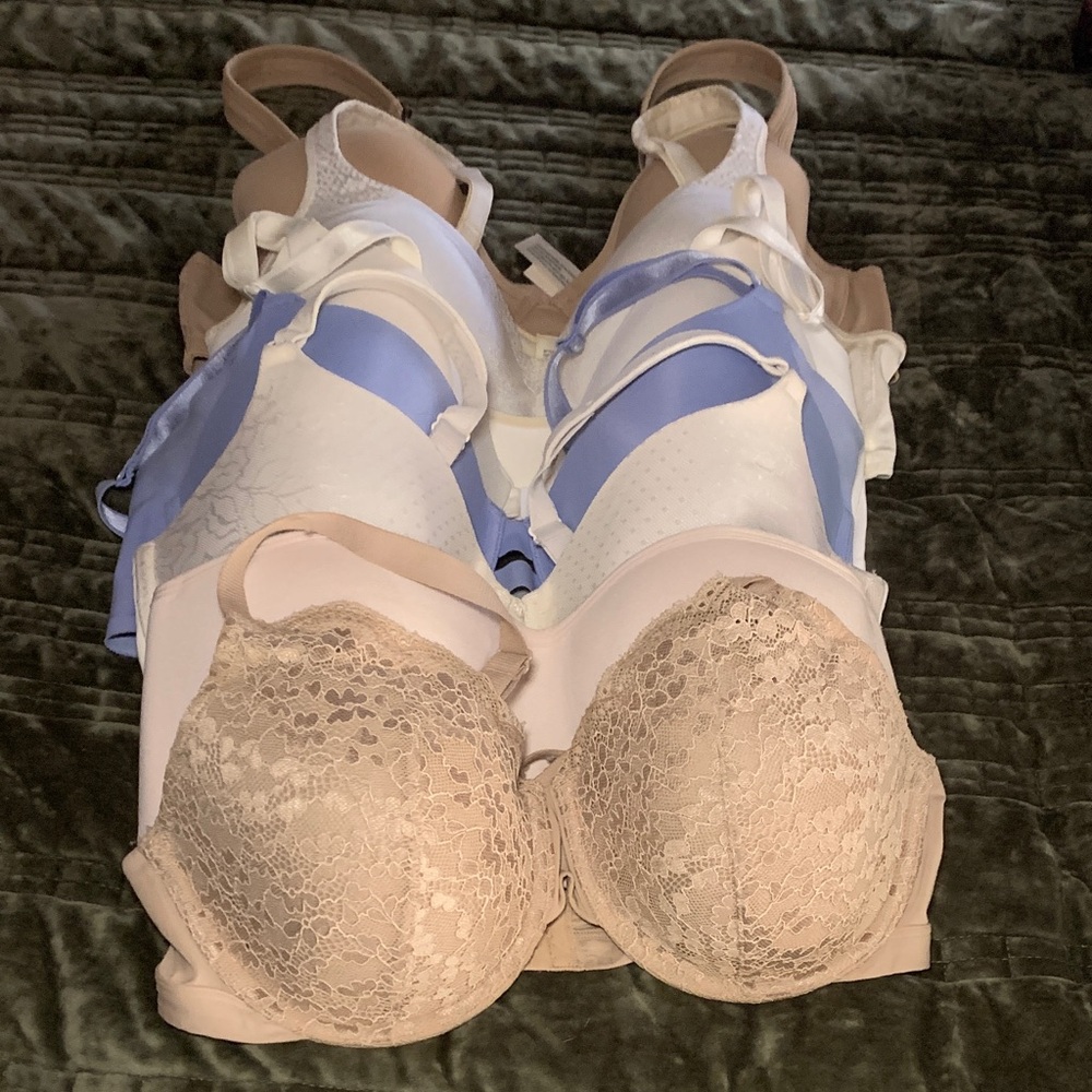 Elegant Lace and Smooth Women's Bra Set - Cream and White